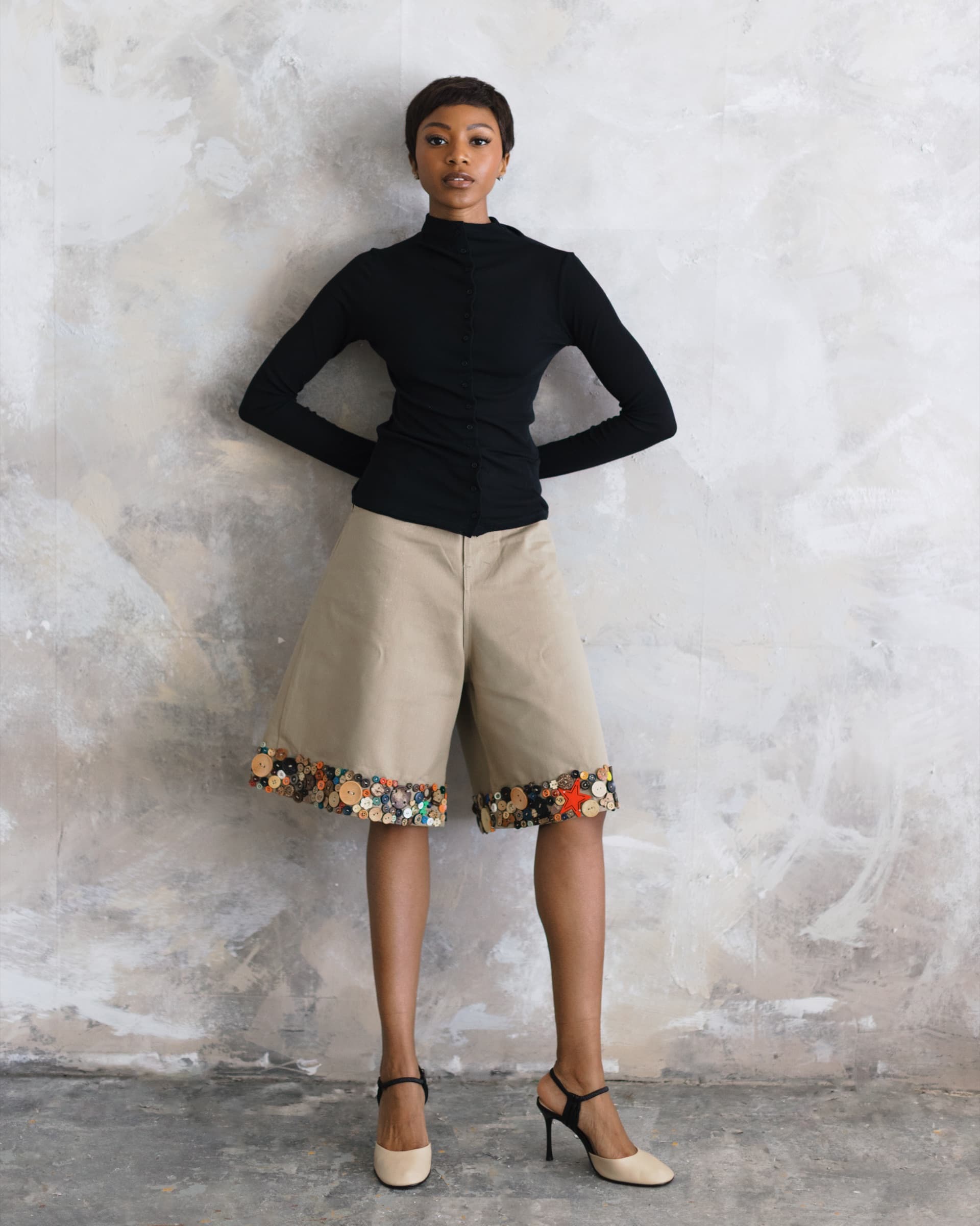 Hyper buttoned short brown